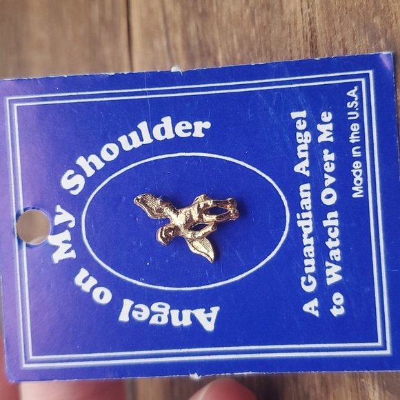 Guardian angel pin‎ nwt B330